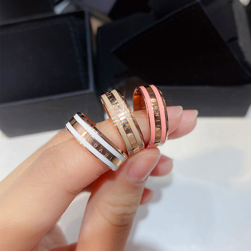 「チタンスチール 色落ちしない ローズゴールド セラミック撞色 アルファベット 親友リング カップルペアリング インスタ風」