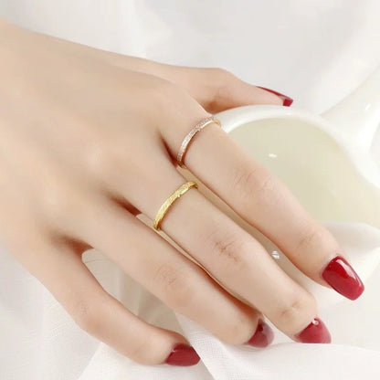 「チタンスチール無地リング 磨砂ゴールド 色落ちしない！インスタ風 女性用 人差し指 / 小指用 韓国風 カップルプレゼント」