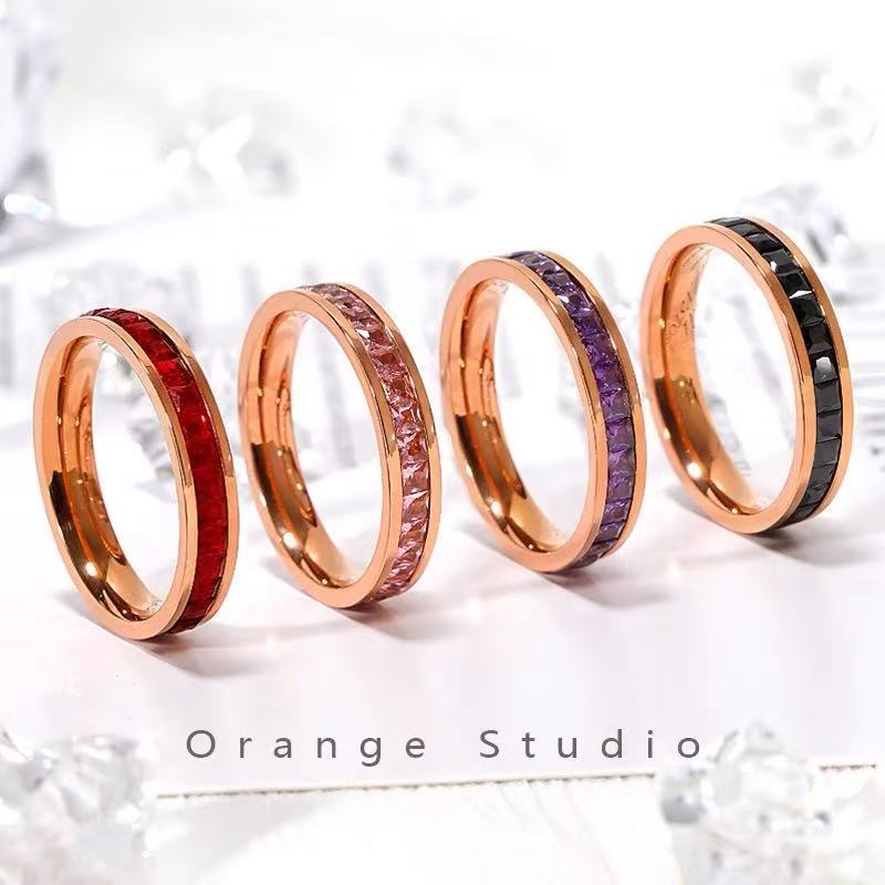 「カラフルスクエアダイヤモンド一周デザイン レディース薬指用チタンペアリング 日韓スタイル満天星冷淡風」