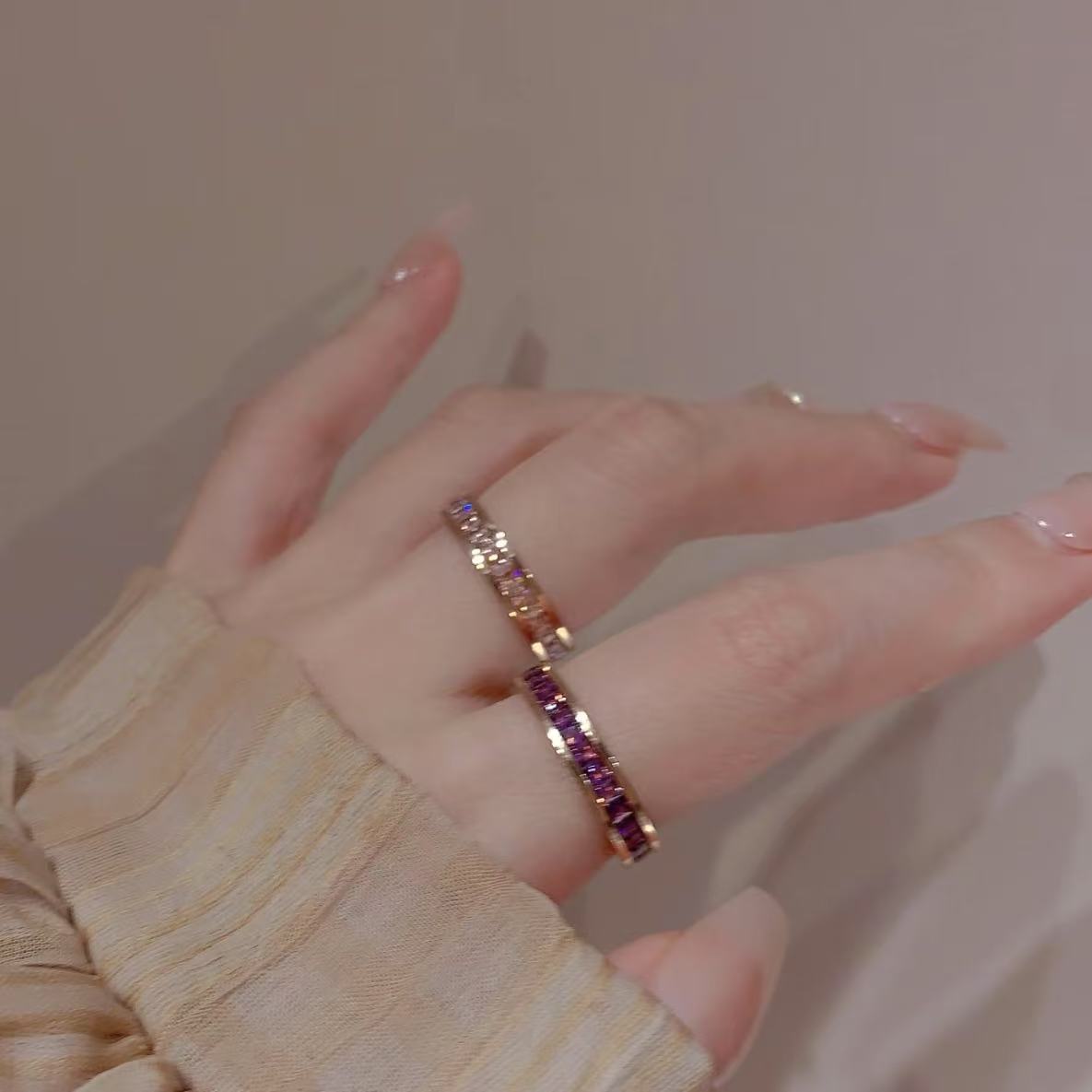 「カラフルスクエアダイヤモンド一周デザイン レディース薬指用チタンペアリング 日韓スタイル満天星冷淡風」