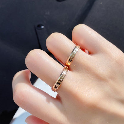 「チタンスチール 色落ちしない ローズゴールド セラミック撞色 アルファベット 親友リング カップルペアリング インスタ風」