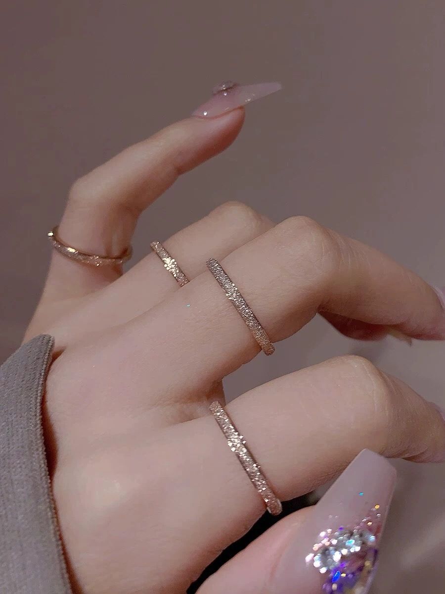 「チタンスチール無地リング 磨砂ゴールド 色落ちしない！インスタ風 女性用 人差し指 / 小指用 韓国風 カップルプレゼント」