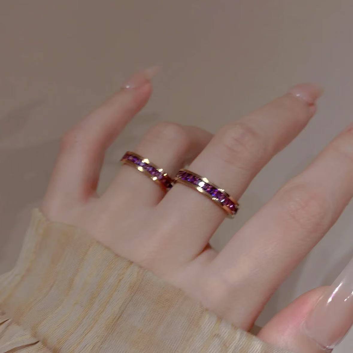 「カラフルスクエアダイヤモンド一周デザイン レディース薬指用チタンペアリング 日韓スタイル満天星冷淡風」