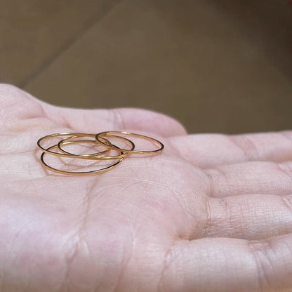 「チタンスチール 色落ちしない 極細 素圈リング インスタ風 小物寂しい 高級感 重ね着用 人差し指 / テニスリング」